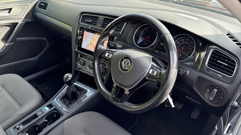 Volkswagen Golf 1.6 TDI SE [Nav] 5dr Diesel Hatchback